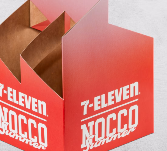 punane joogipurgi pakend hallil taustal