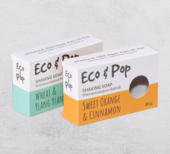 valge pakend hallil taustal