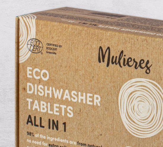 mulieres tootepakend hallil taustal