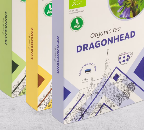 3 erinevat teepakendit hallil taustal