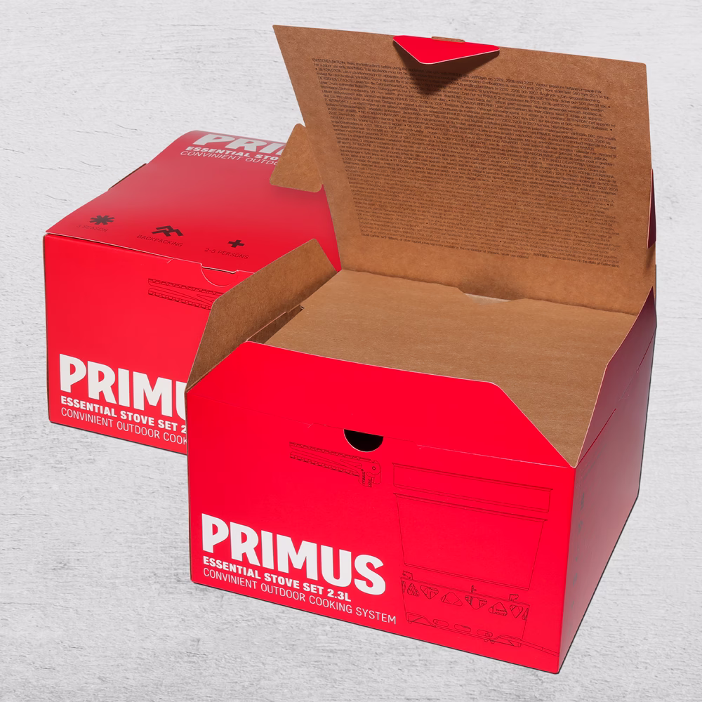 punane pakend hallil taustal