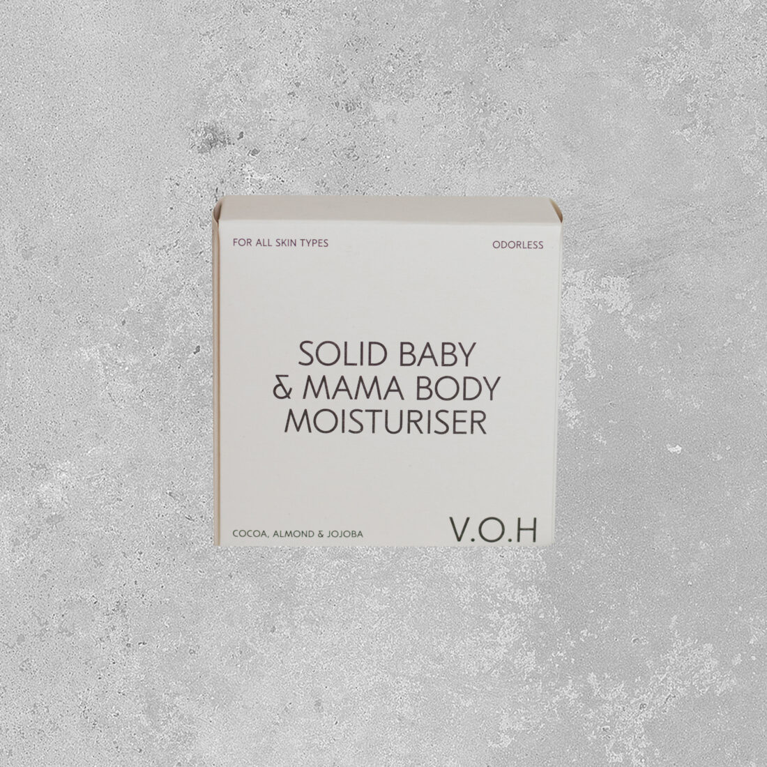 valge pakend hallil taustal